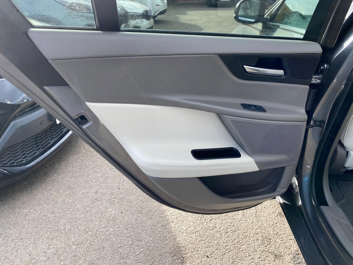 Used Jaguar XE 2017 for sale - 78141587: Photo 24