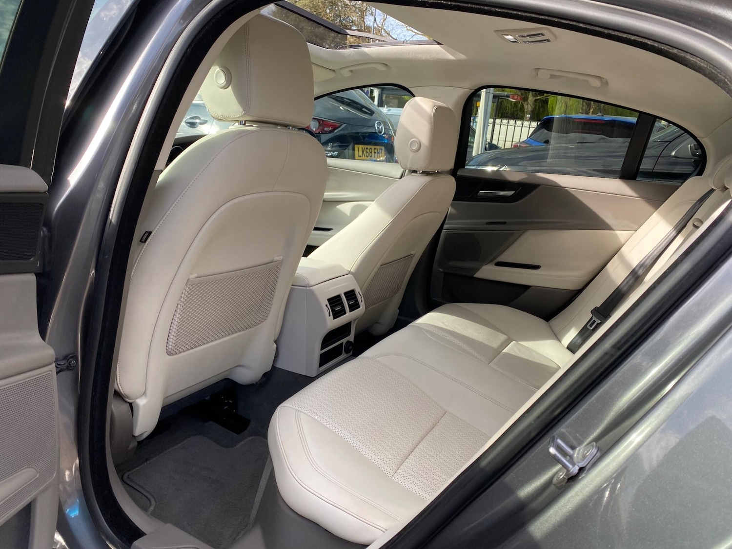 Used Jaguar XE 2017 for sale - 78141587: Photo 25