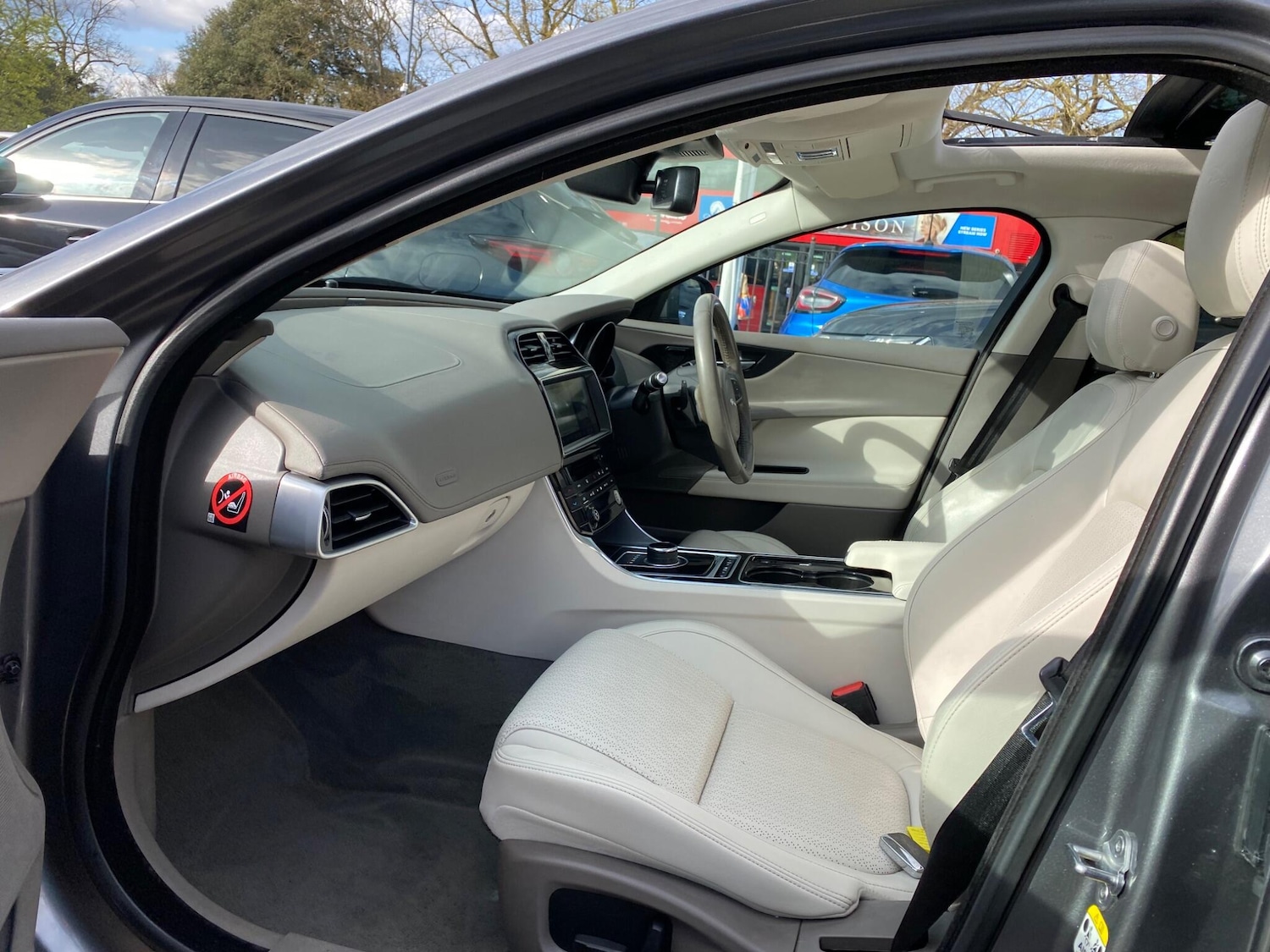 Used Jaguar XE 2017 for sale - 78141587: Photo 27