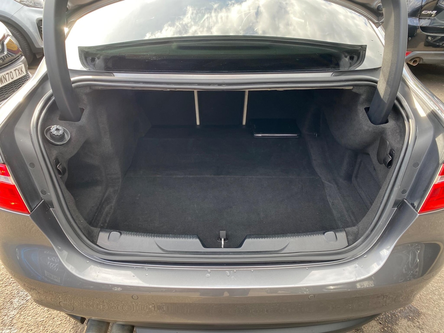 Used Jaguar XE 2017 for sale - 78141587: Photo 29