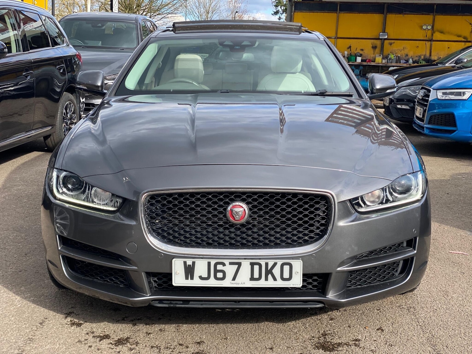 Used Jaguar XE 2017 for sale - 78141587: Photo 3