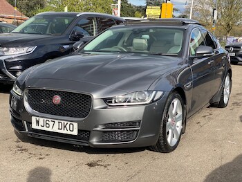 Used Jaguar XE 2017 for sale - 78141587: Photo