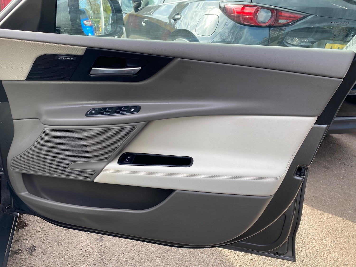 Used Jaguar XE 2017 for sale - 78141587: Photo 8