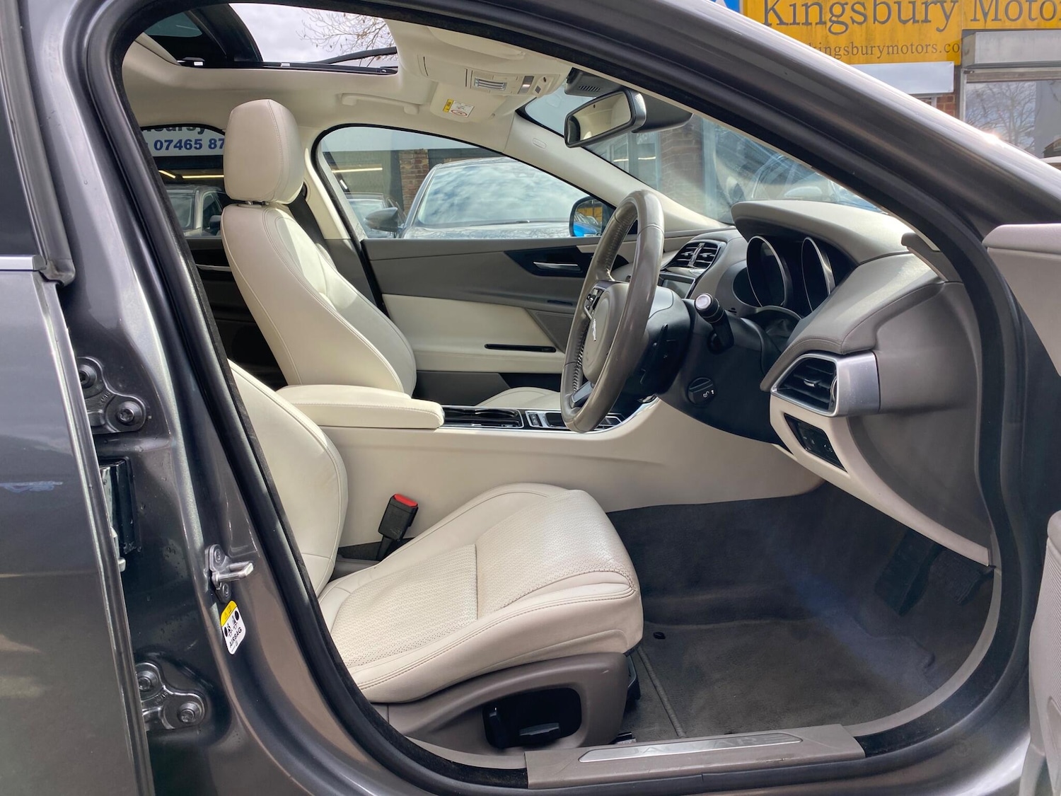 Used Jaguar XE 2017 for sale - 78141587: Photo 9