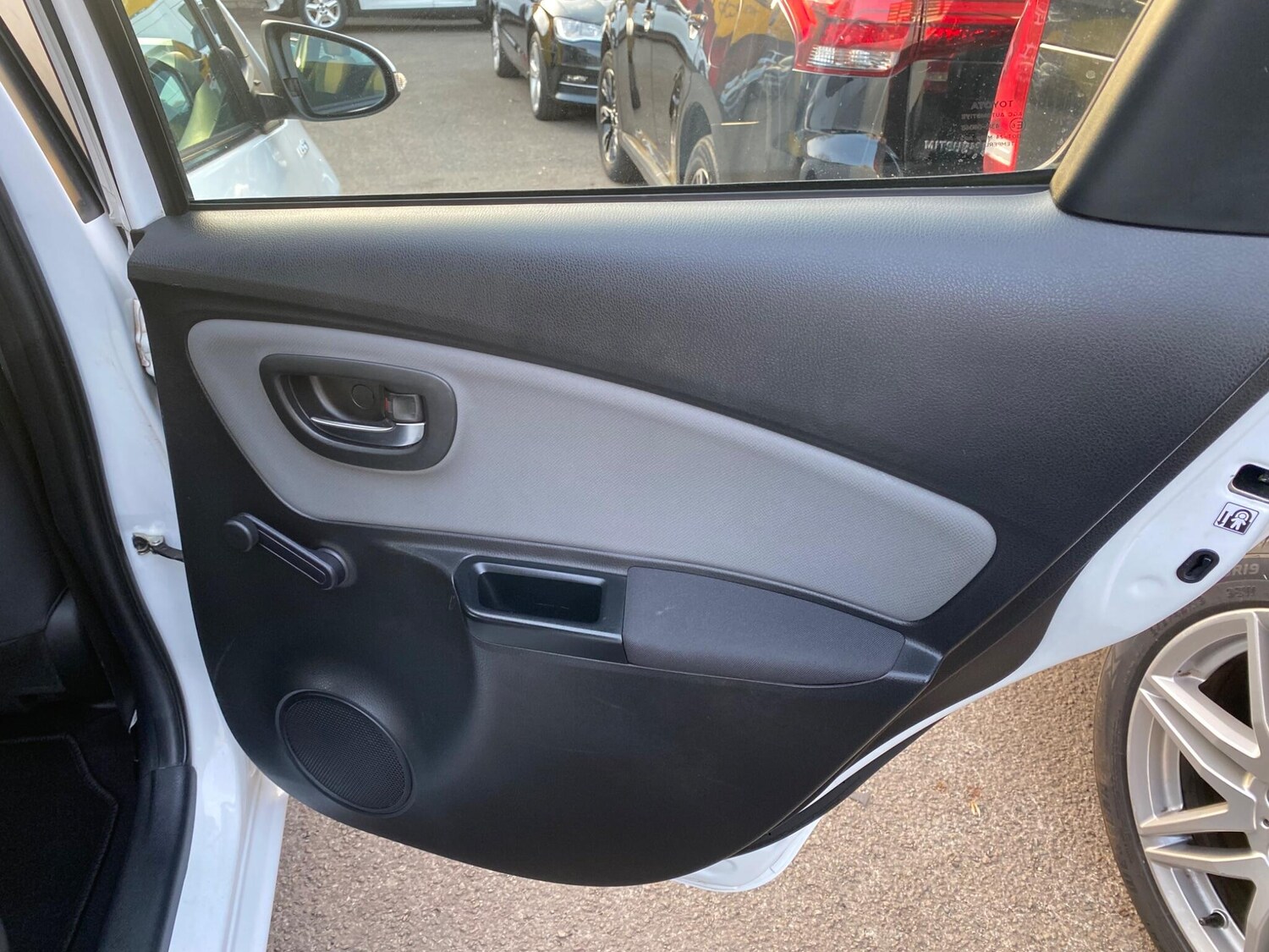 Used Toyota Yaris 2014 for sale - 78170795: Photo 29