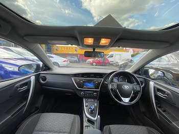 Used Toyota Auris 2015 for sale - 77704772: Photo