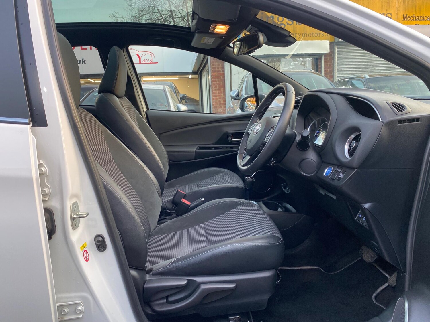 Used Toyota Yaris 2017 for sale - 78170263: Photo 18