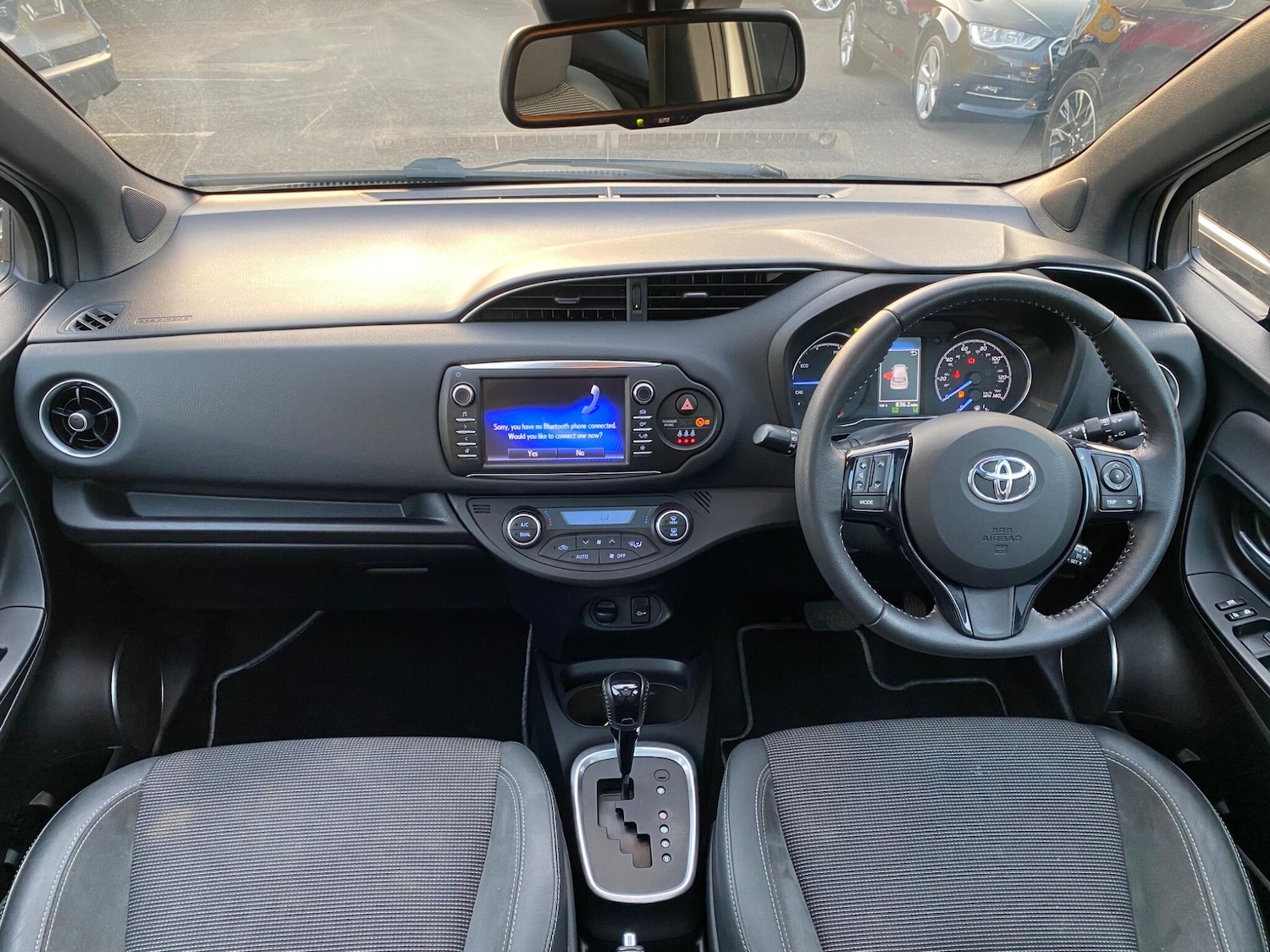 Used Toyota Yaris 2017 for sale - 78170263: Photo 2