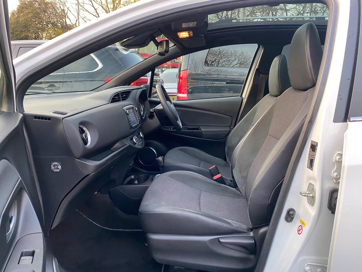 Used Toyota Yaris 2017 for sale - 78170263: Photo 35