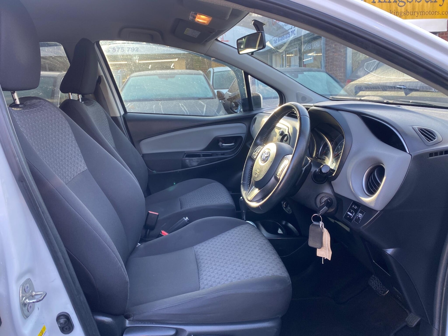 Used Toyota Yaris 2015 for sale - 76926932: Photo 17