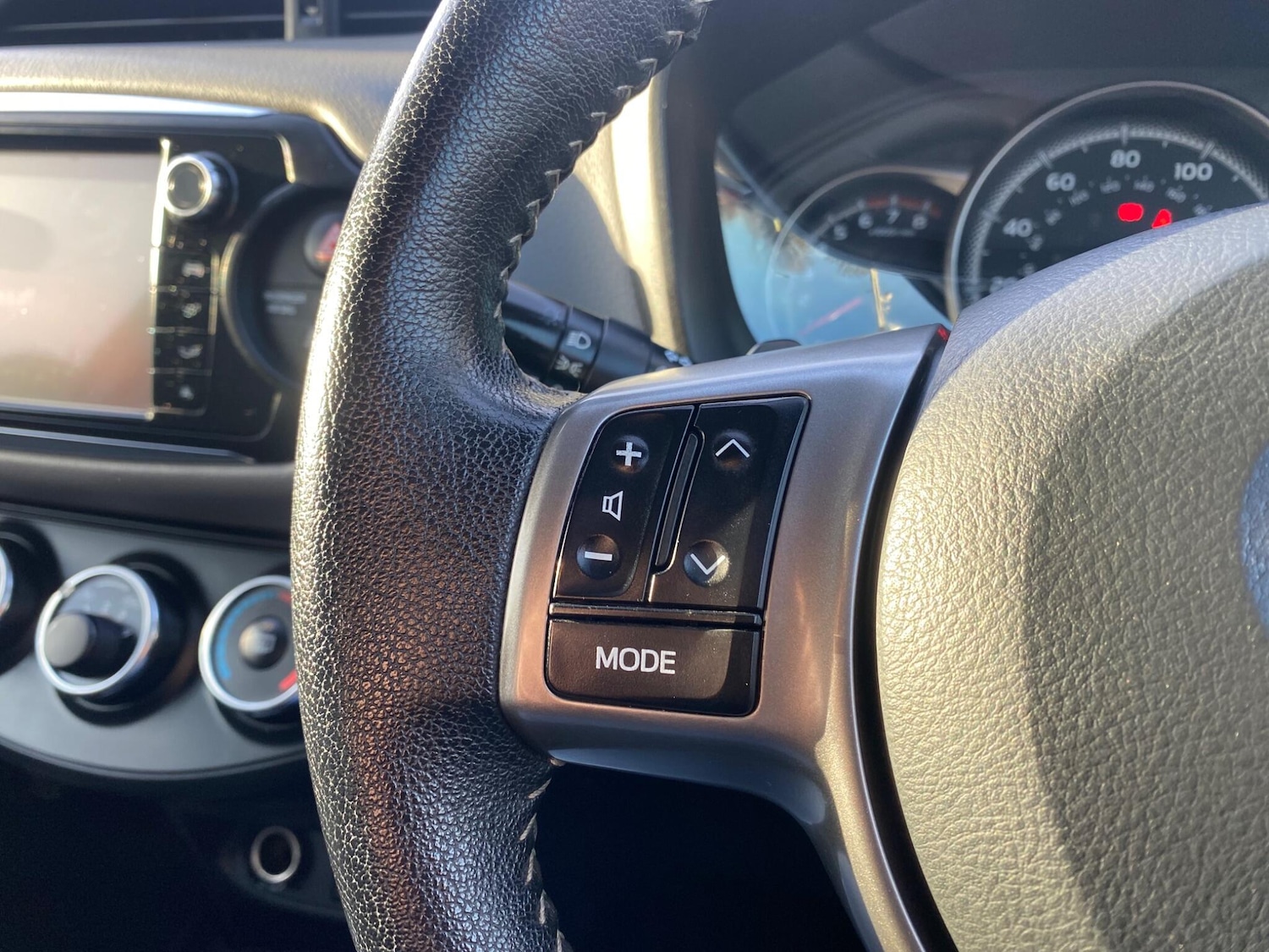 Used Toyota Yaris 2015 for sale - 76926932: Photo 28