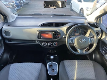 Used Toyota Yaris 2015 for sale - 76926932: Photo
