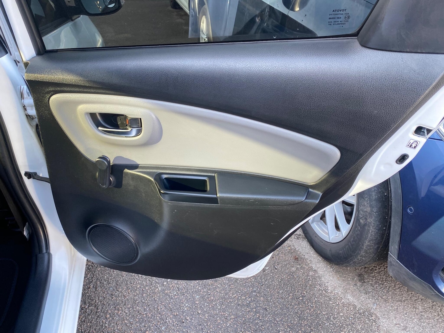 Used Toyota Yaris 2015 for sale - 76926932: Photo 30