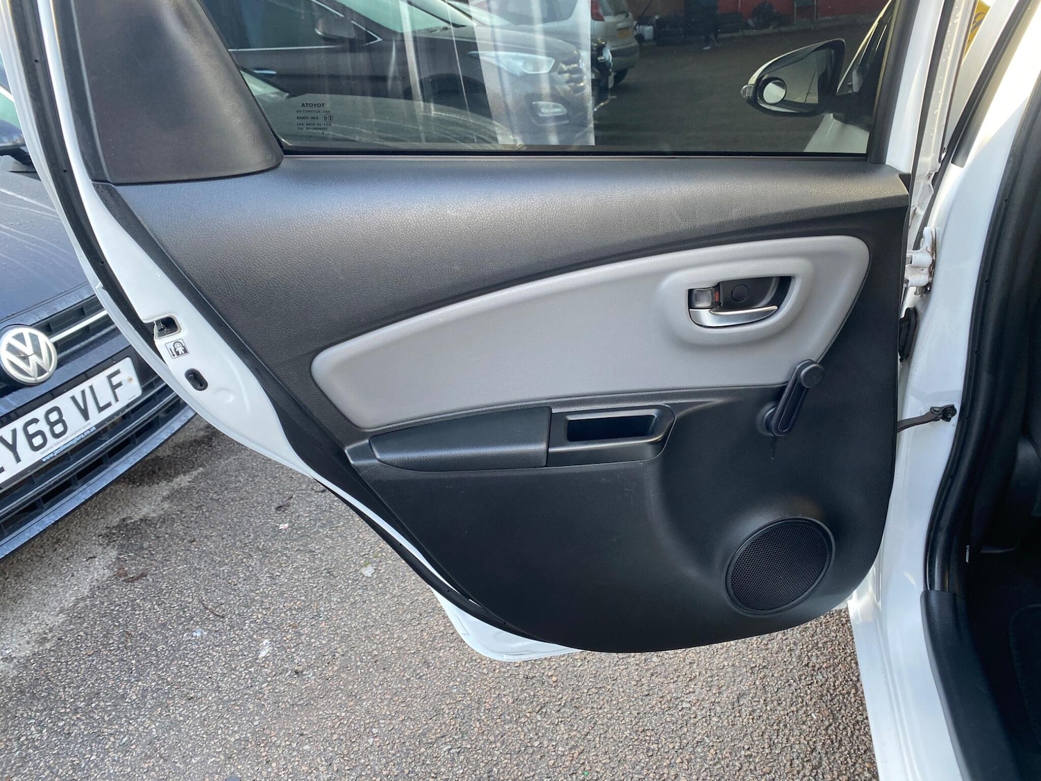 Used Toyota Yaris 2015 for sale - 76926932: Photo 32