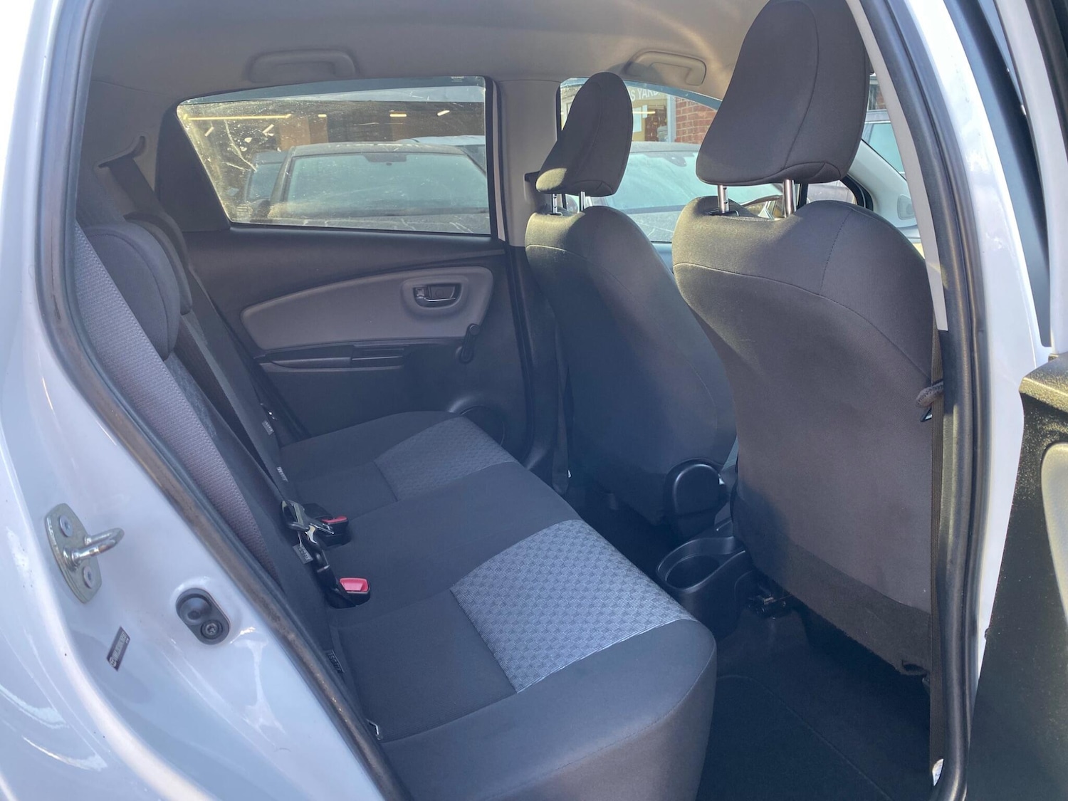 Used Toyota Yaris 2015 for sale - 76926932: Photo 33