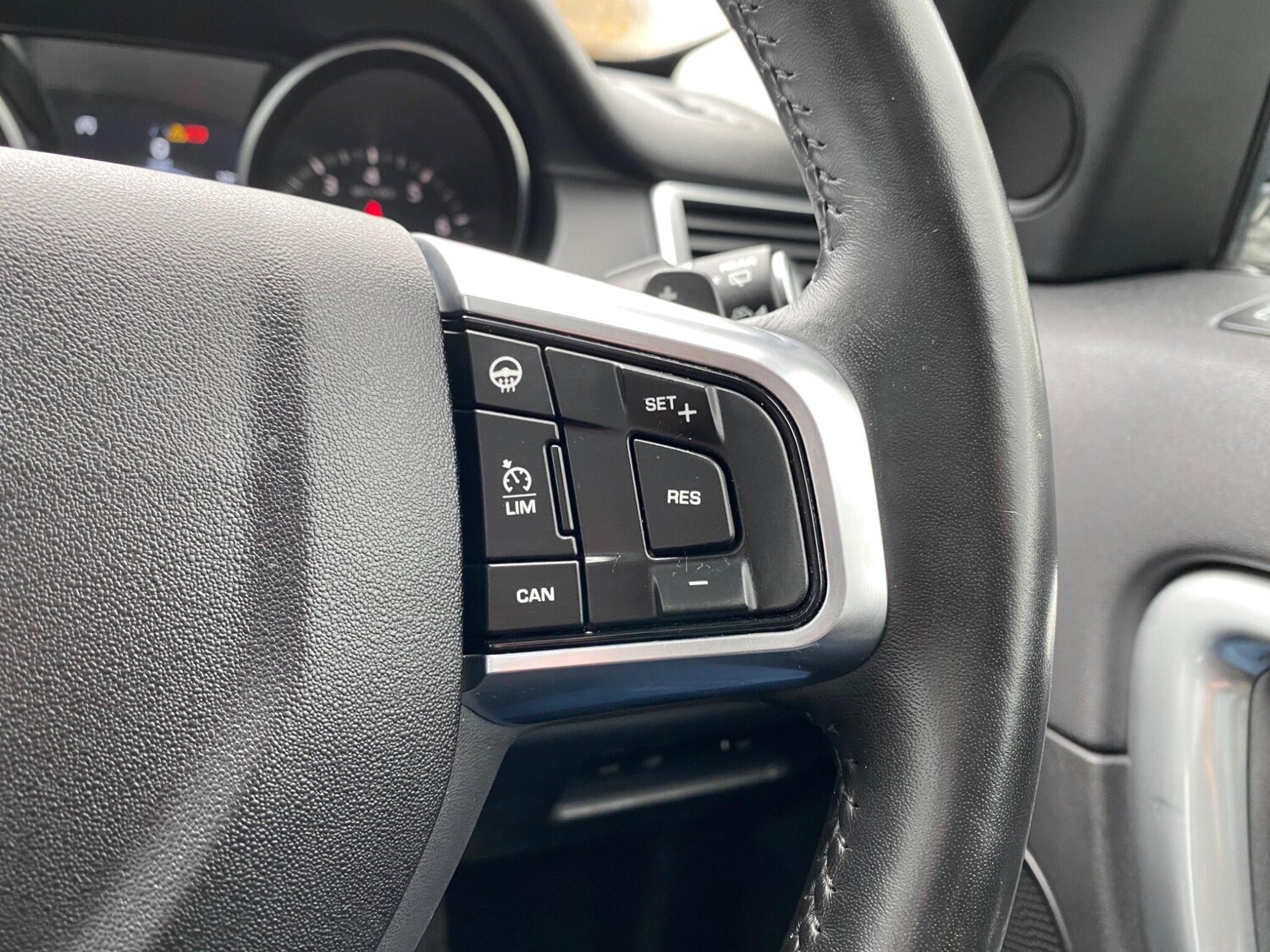 Used Land Rover Discovery Sport 2018 for sale - 76295164: Photo 30