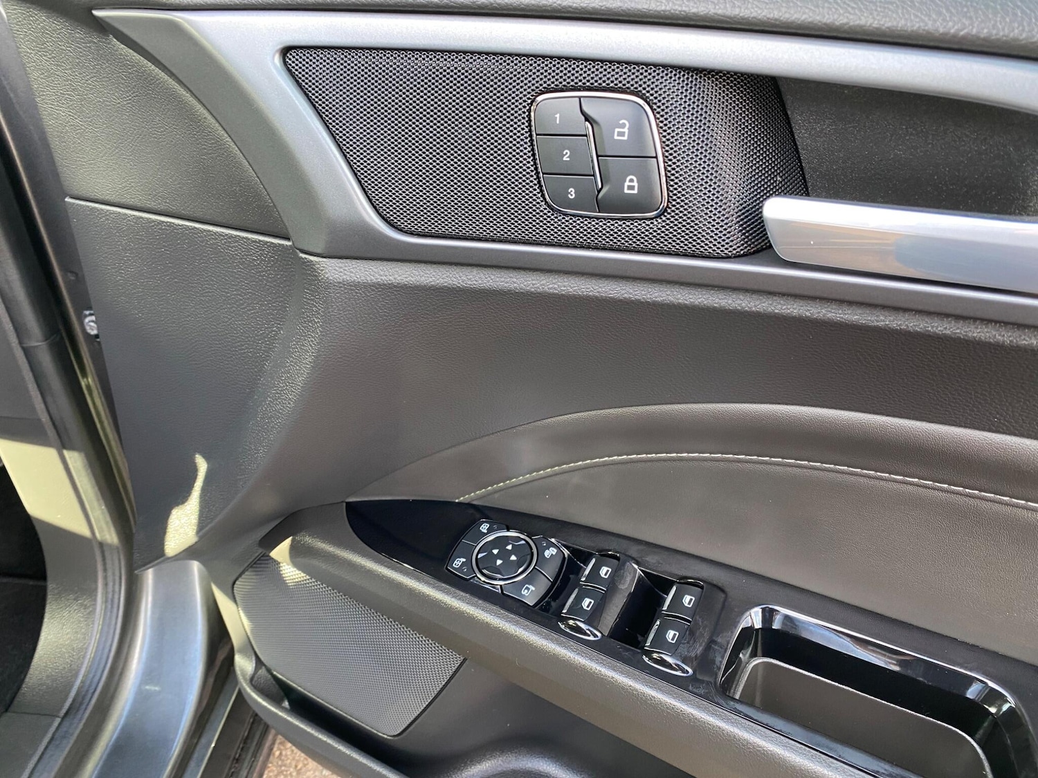 Used Ford Mondeo 2015 for sale - 76473548: Photo 25