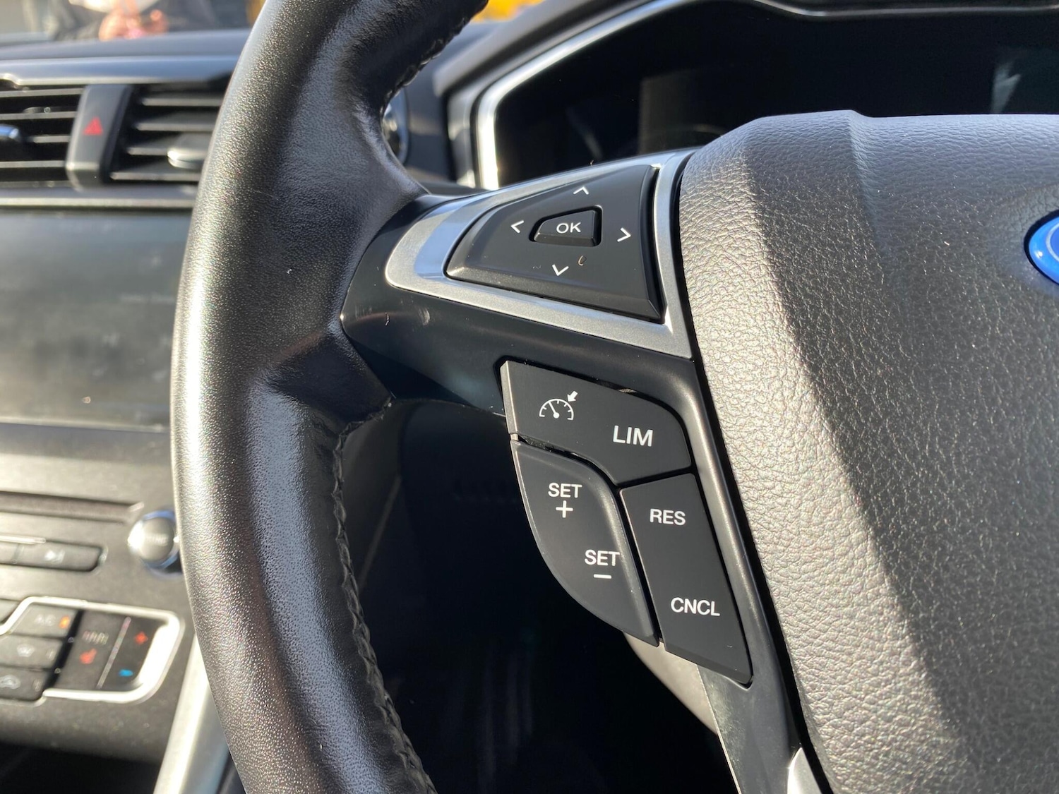 Used Ford Mondeo 2015 for sale - 76473548: Photo 26