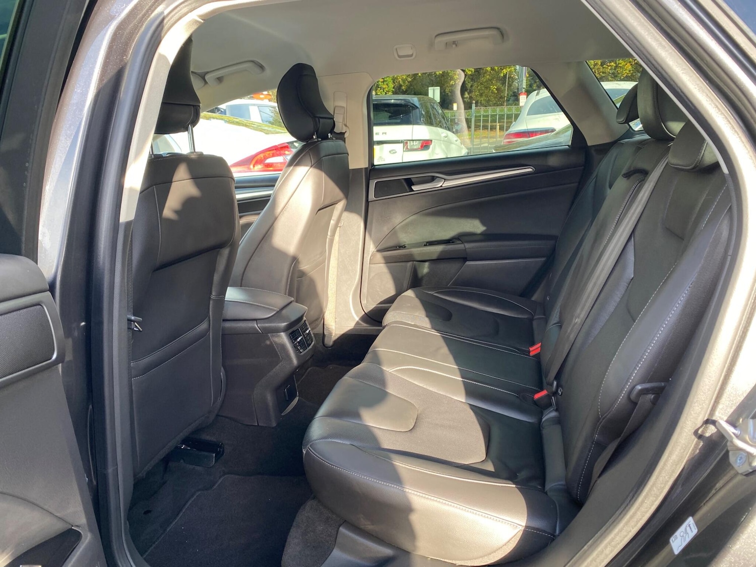 Used Ford Mondeo 2015 for sale - 76473548: Photo 32