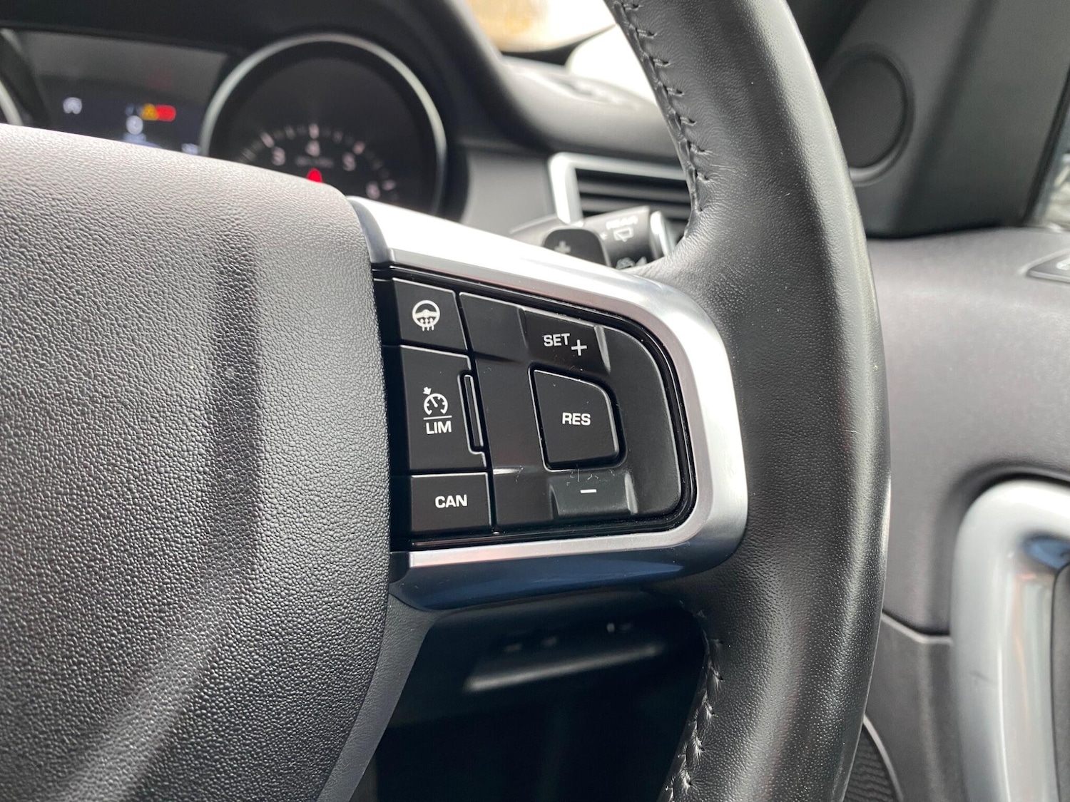 Used Land Rover Discovery Sport 2018 for sale - 76996404: Photo 30