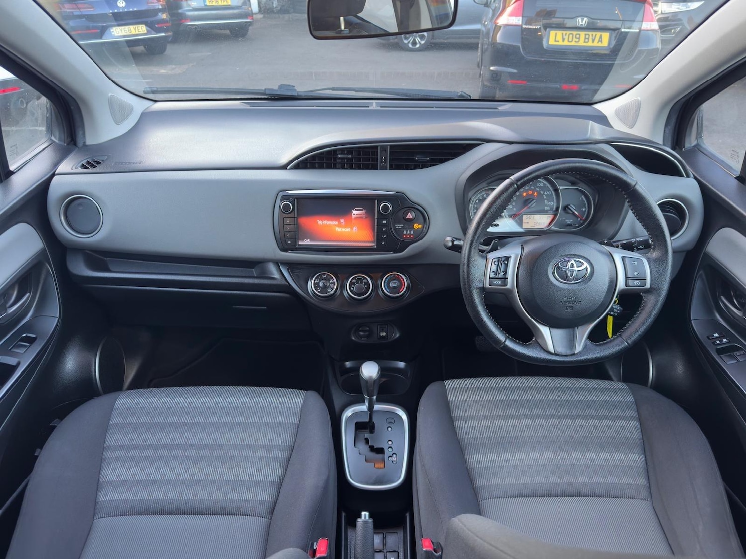 Used Toyota Yaris 2016 for sale - 77050118: Photo 2