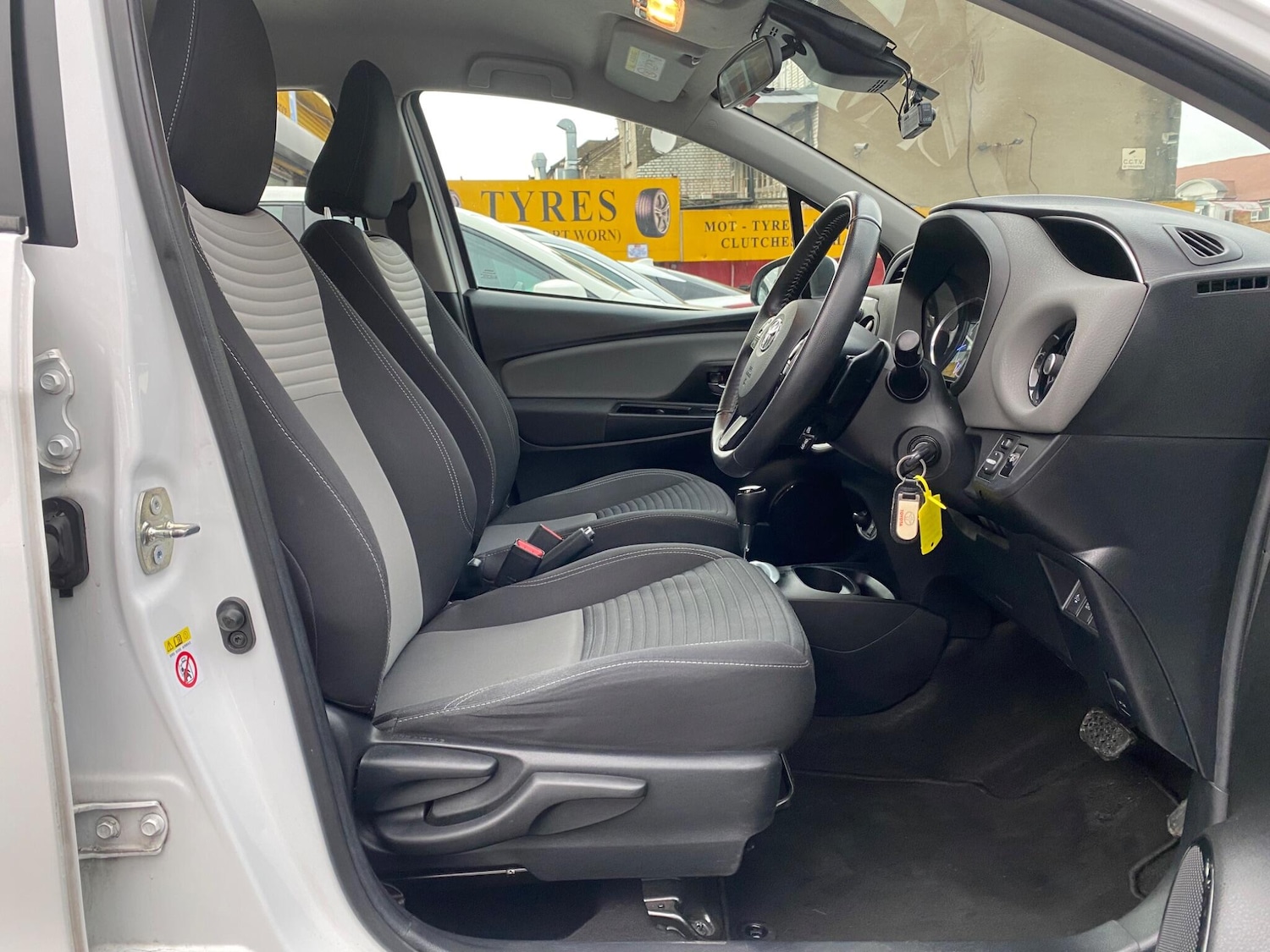 Used Toyota Yaris 2018 for sale - 77108846: Photo 17