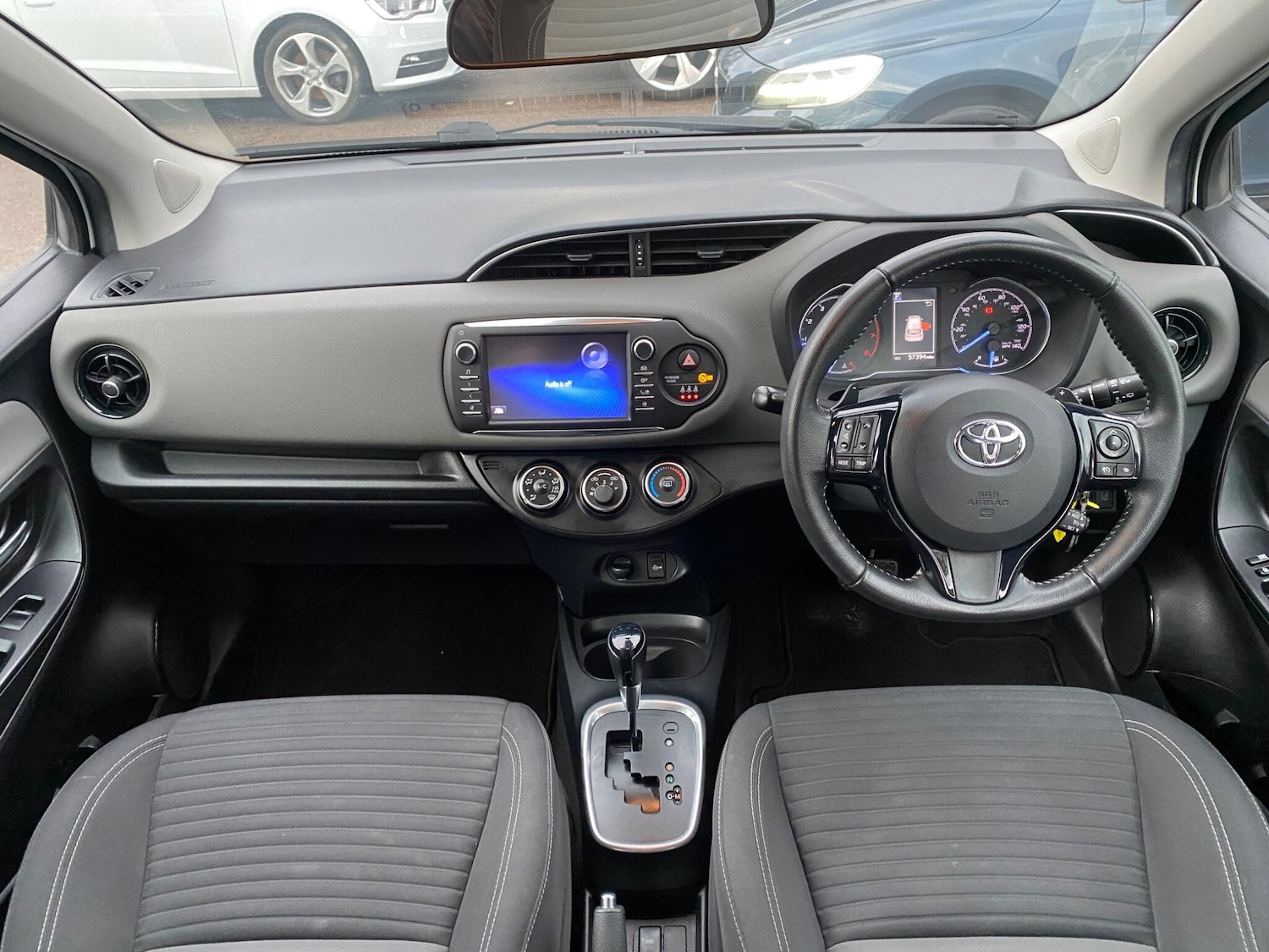 Used Toyota Yaris 2018 for sale - 77108846: Photo 2