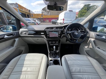 Used Volkswagen Touran 2016 for sale - 79539893: Photo