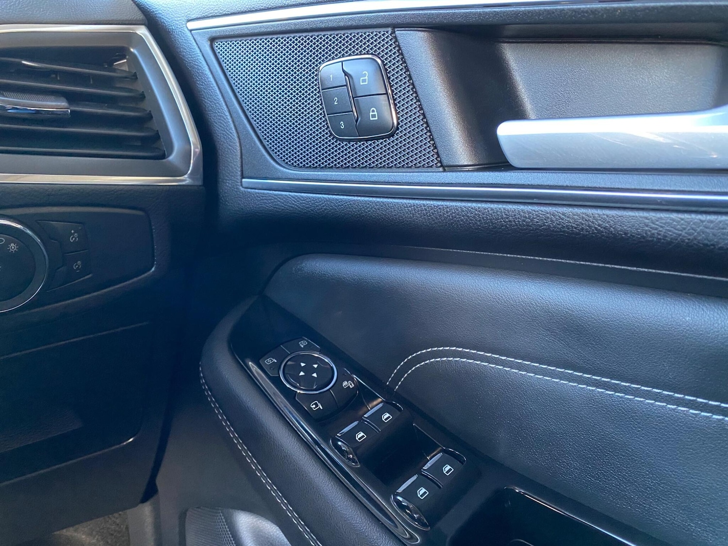 Used Ford S-Max 2015 for sale - 76283067: Photo 31