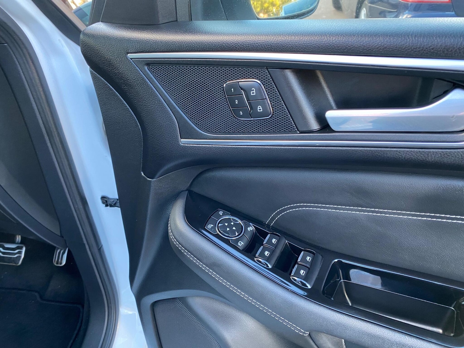 Used Ford S-Max 2015 for sale - 76283067: Photo 33