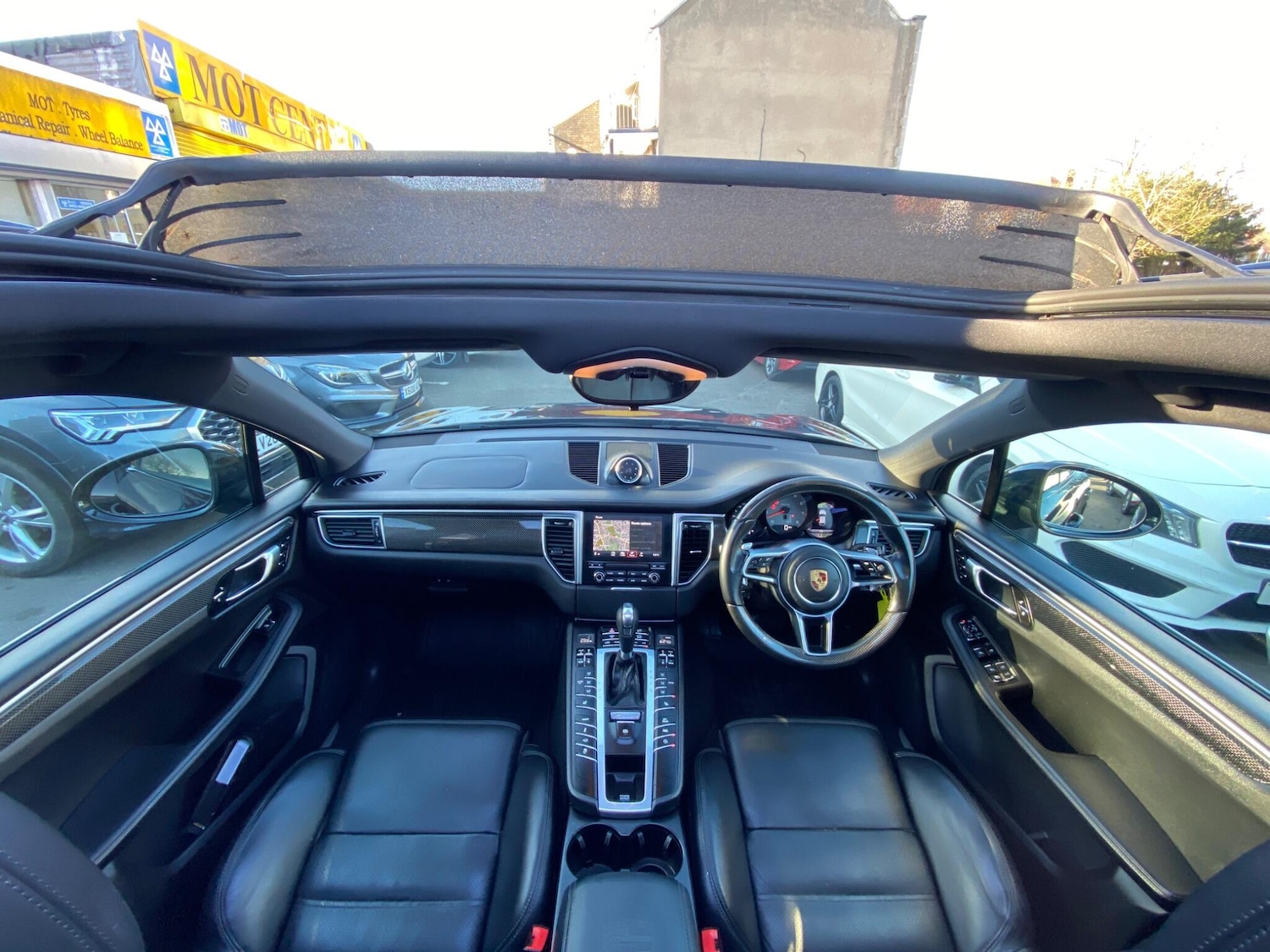 Used Porsche Macan 2017 for sale - 77040036: Photo 2