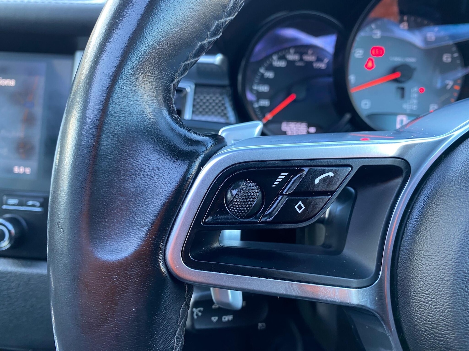 Used Porsche Macan 2017 for sale - 77040036: Photo 30