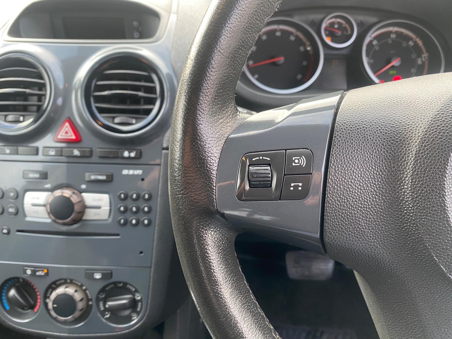 Used Vauxhall Corsa 2011 for sale - 76850478: Photo 17