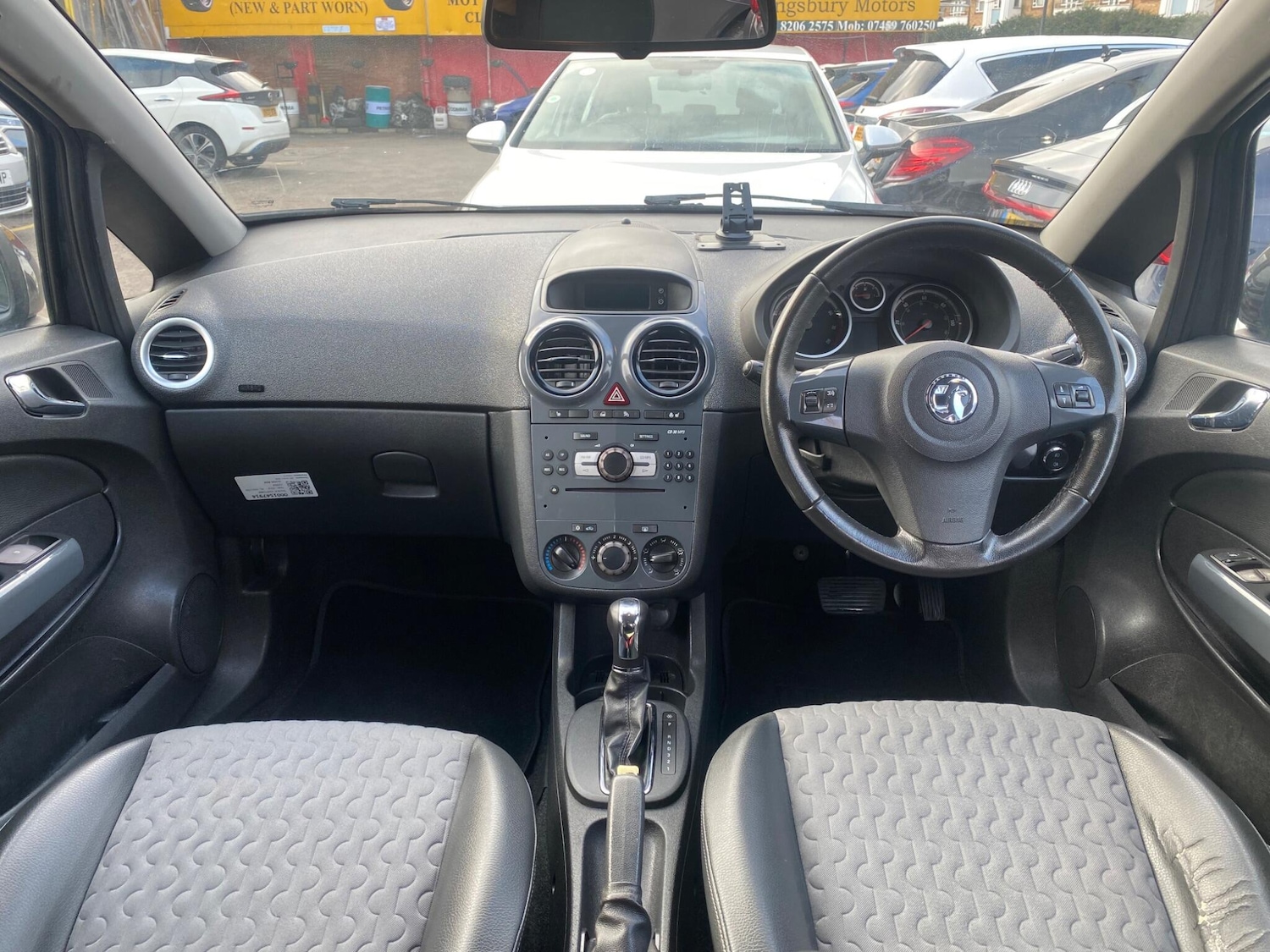 Used Vauxhall Corsa 2011 for sale - 76850478: Photo 2