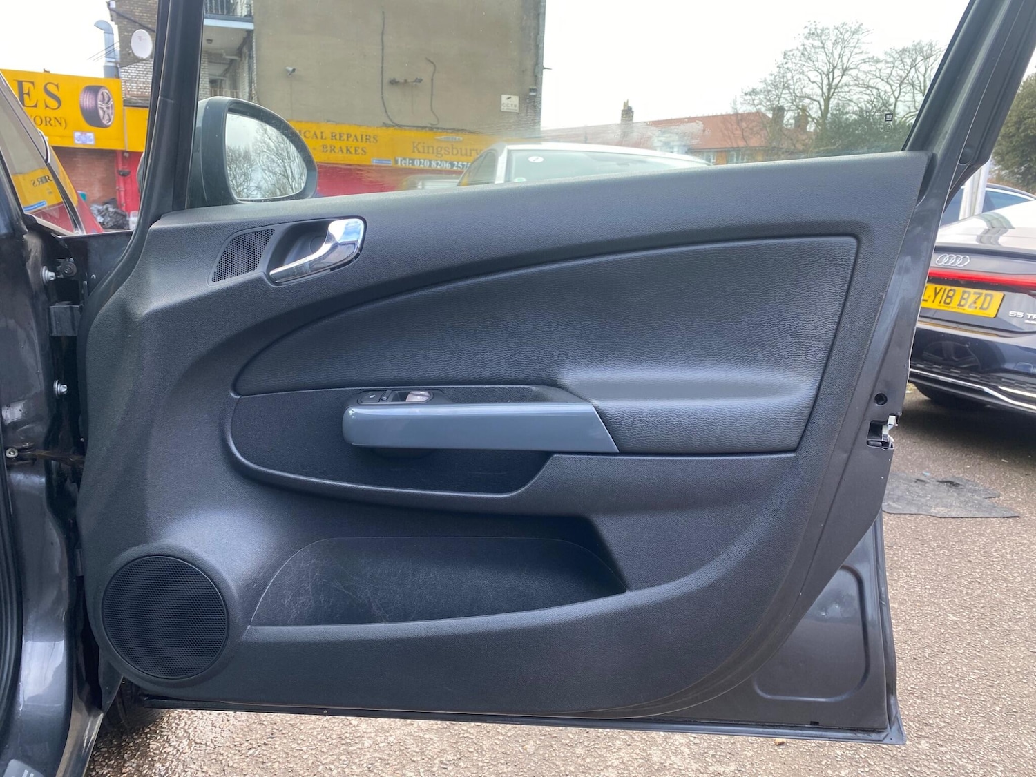 Used Vauxhall Corsa 2011 for sale - 76850478: Photo 8