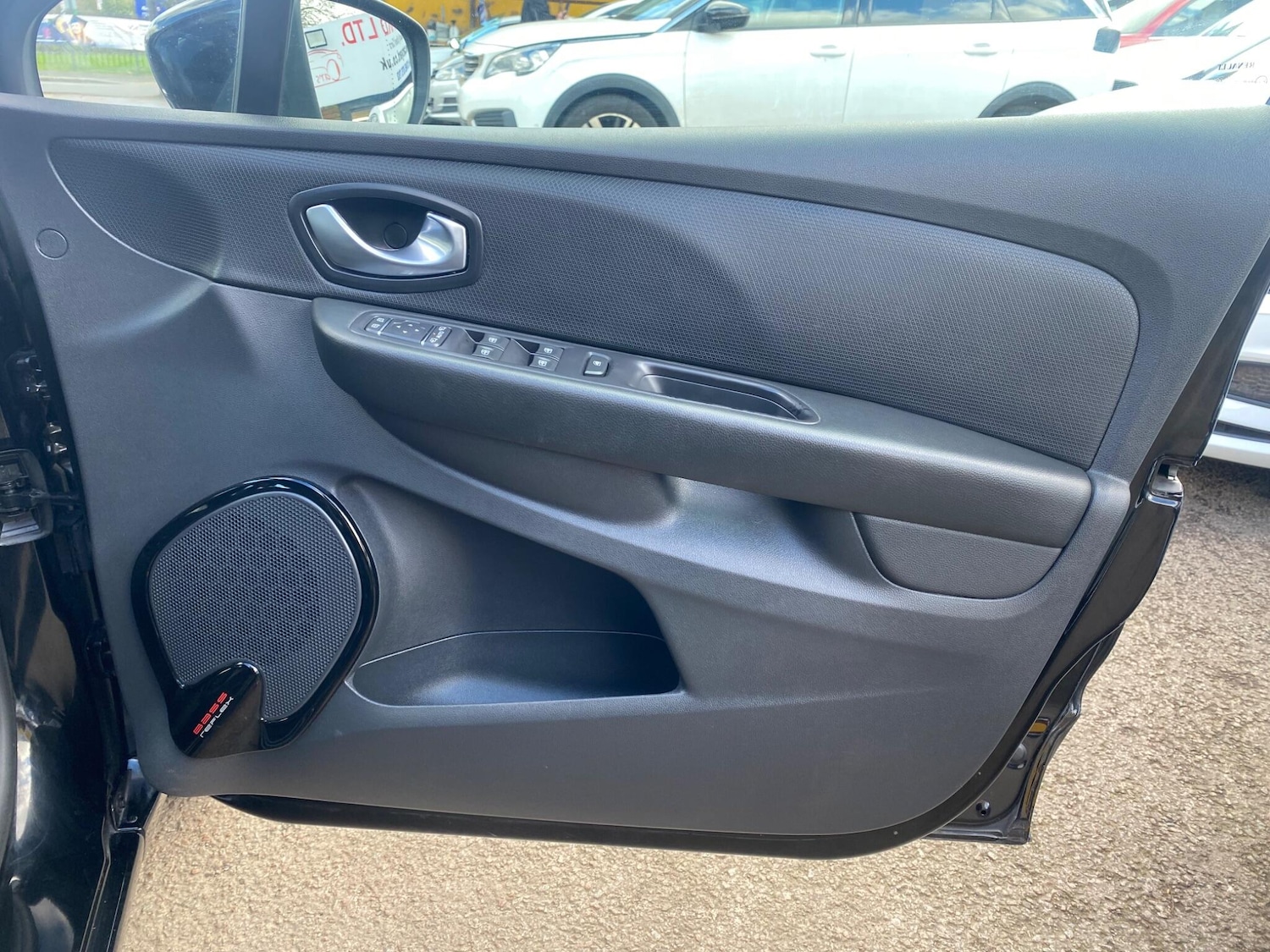 Used Renault Clio 2017 for sale - 77637718: Photo 16