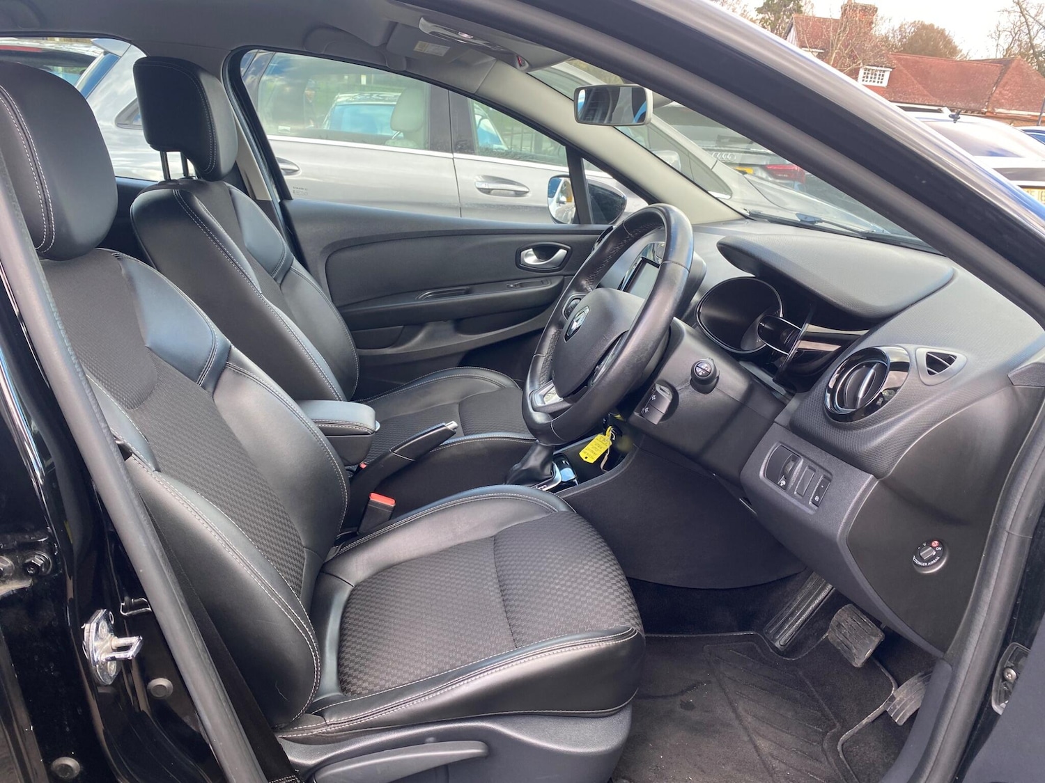 Used Renault Clio 2017 for sale - 77637718: Photo 17