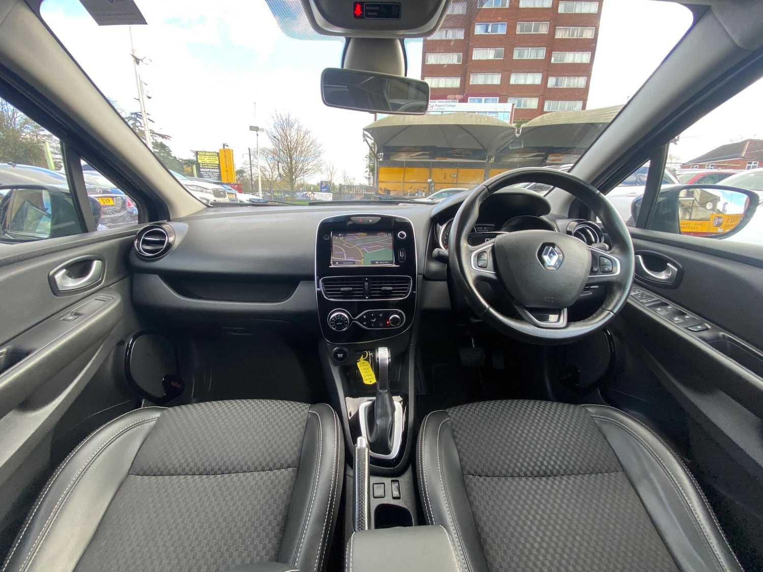 Used Renault Clio 2017 for sale - 77637718: Photo 2