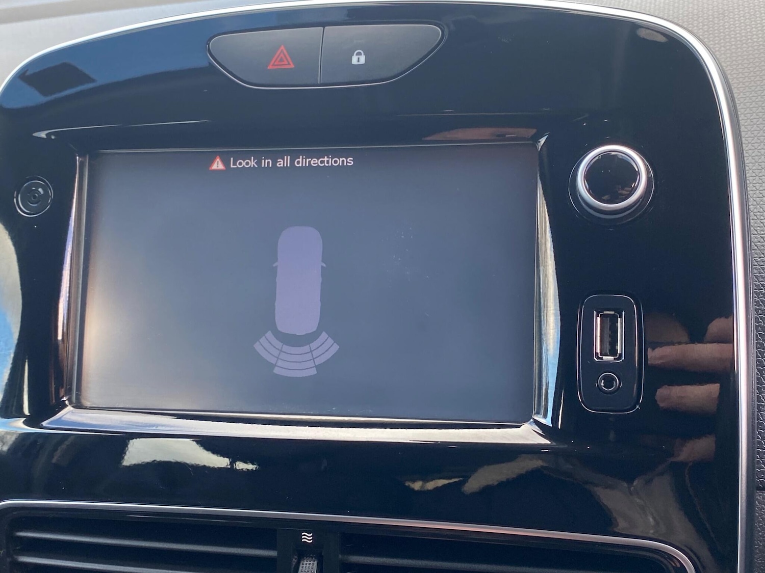 Used Renault Clio 2017 for sale - 77637718: Photo 20