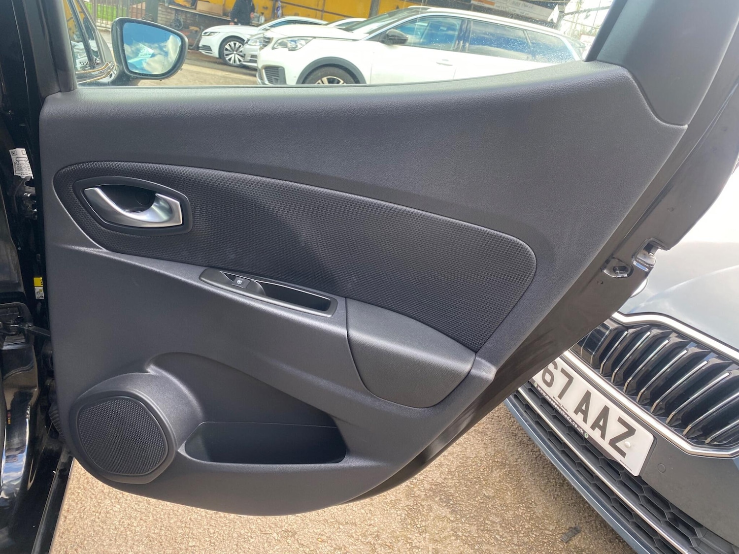 Used Renault Clio 2017 for sale - 77637718: Photo 28