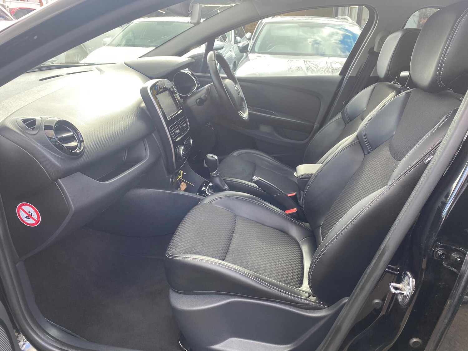 Used Renault Clio 2017 for sale - 77637718: Photo 33