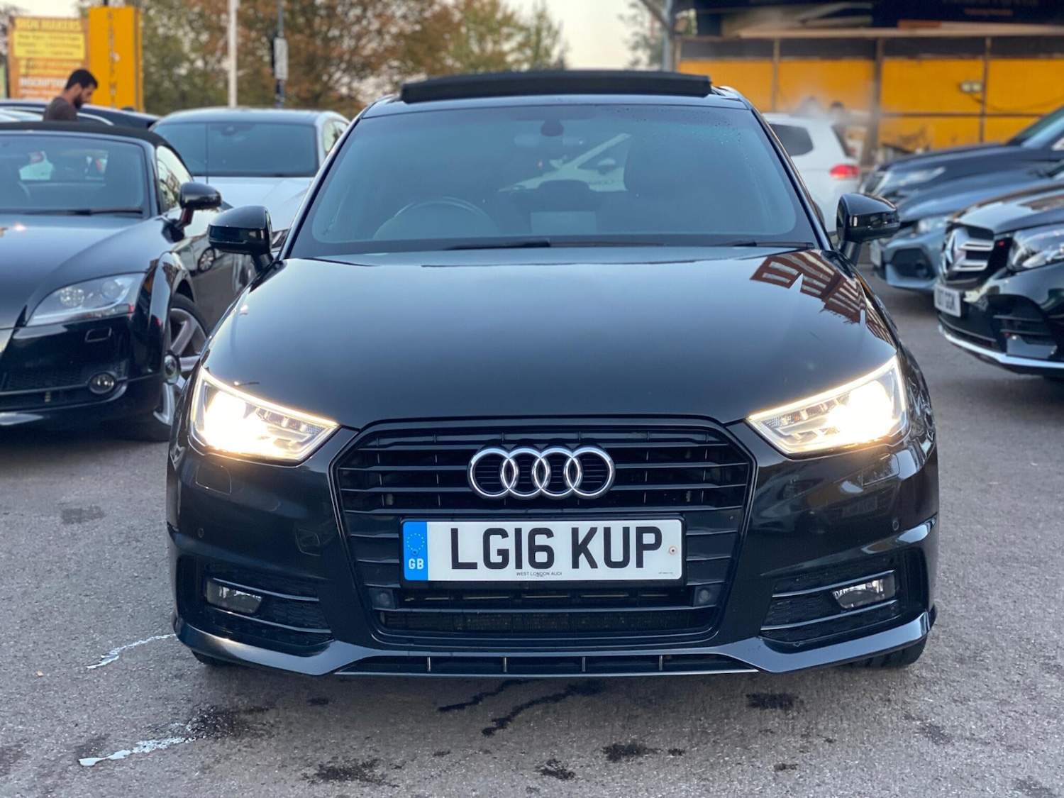 Used Audi A1 for sale - 76996530: Photo 2