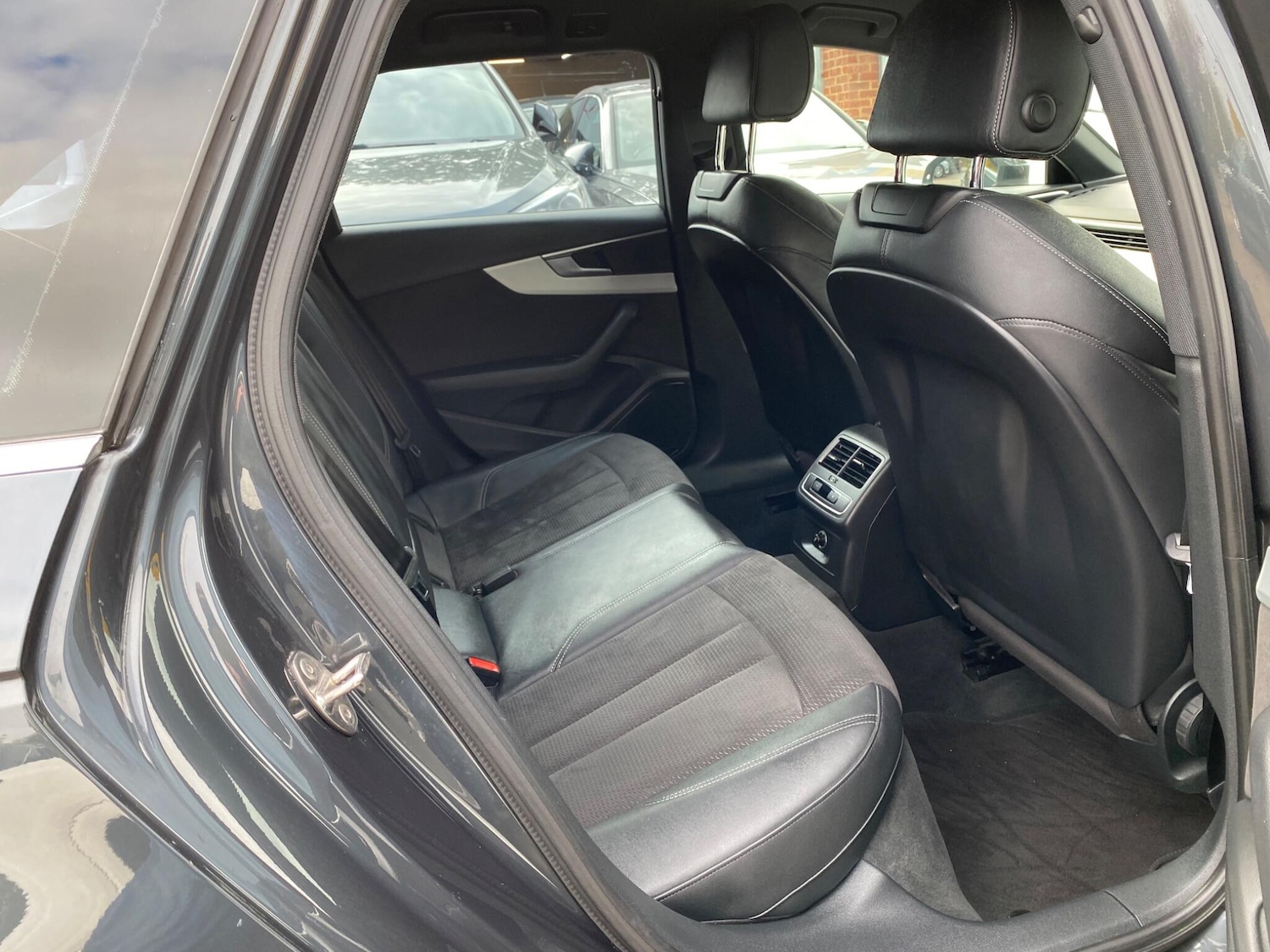 Used Audi A4 Avant 2017 for sale - 76247699: Photo 32