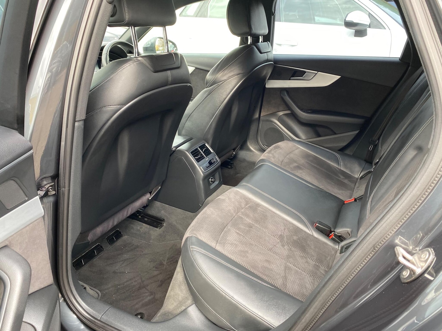 Used Audi A4 Avant 2017 for sale - 76247699: Photo 34