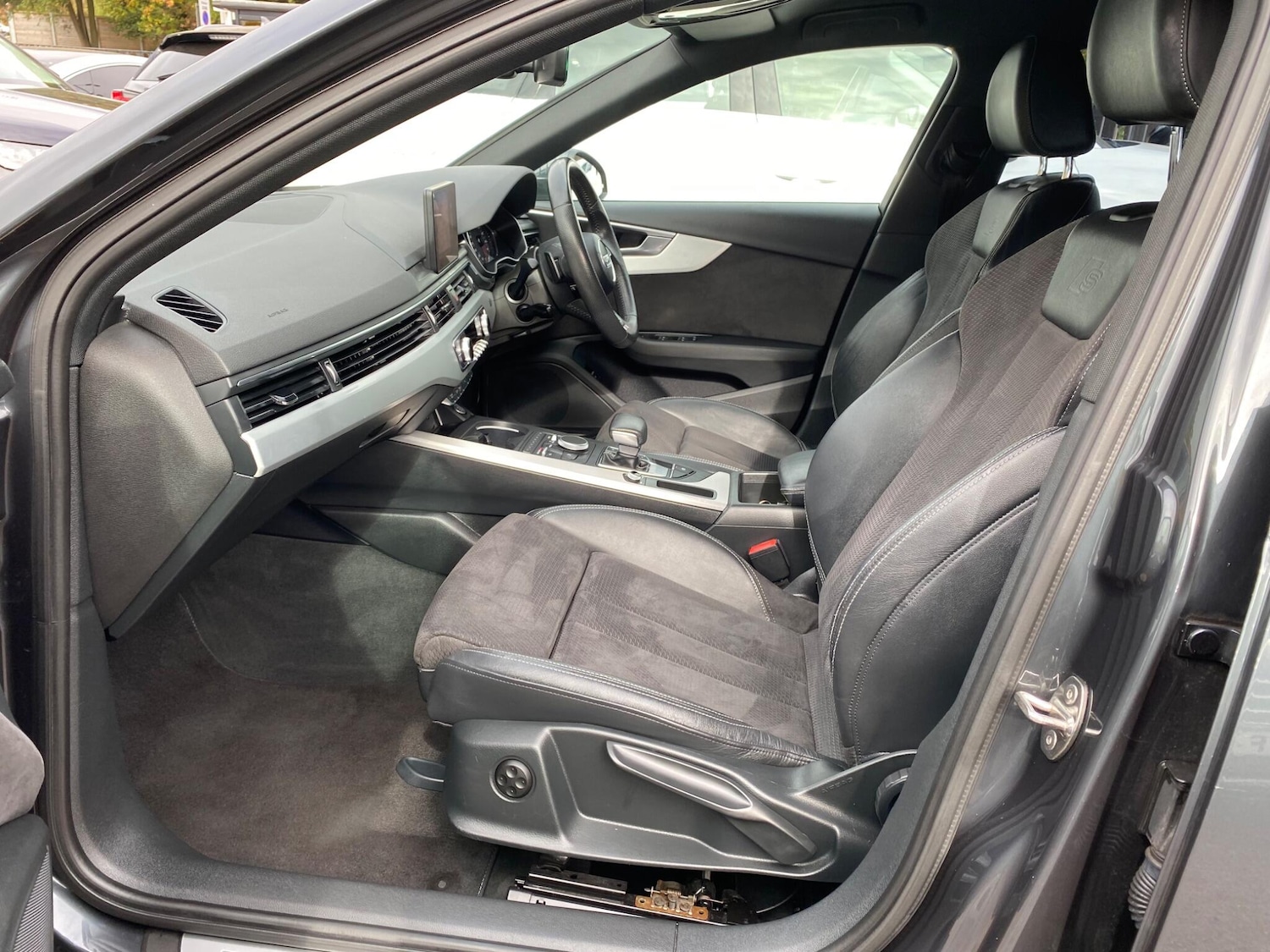 Used Audi A4 Avant 2017 for sale - 76247699: Photo 36