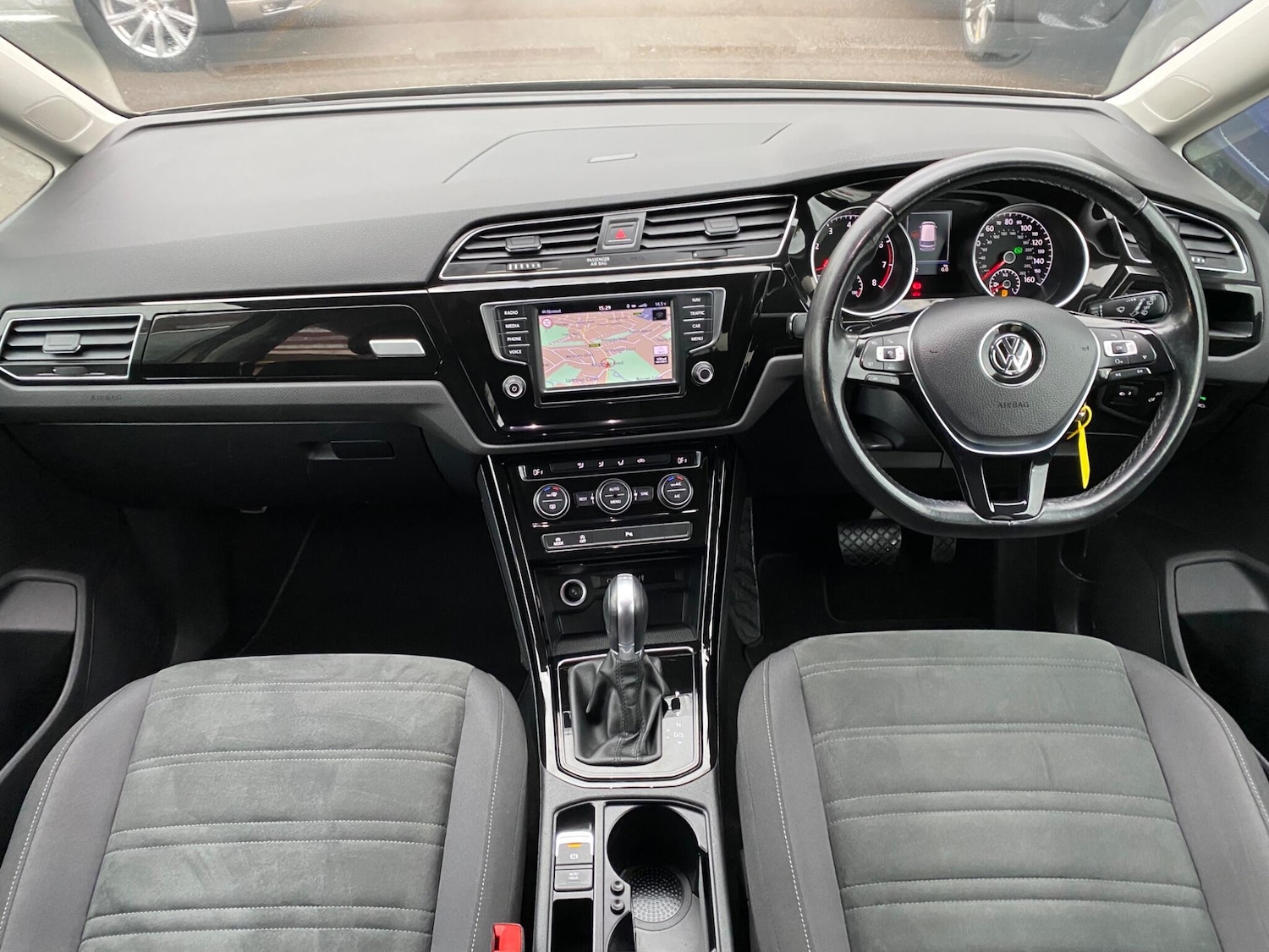 Used Volkswagen Touran 2017 for sale - 76315091: Photo 2