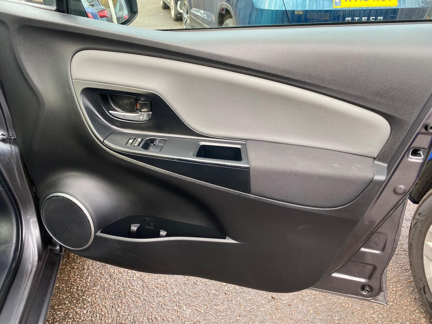 Used Toyota Yaris 2014 for sale - 77376979: Photo 16