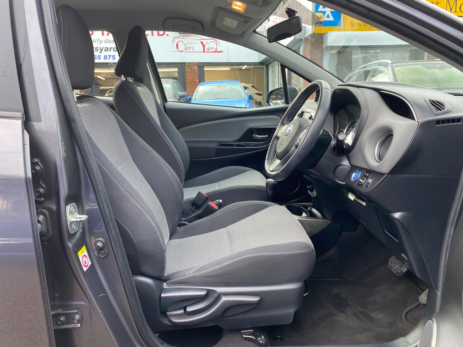 Used Toyota Yaris 2014 for sale - 77376979: Photo 17