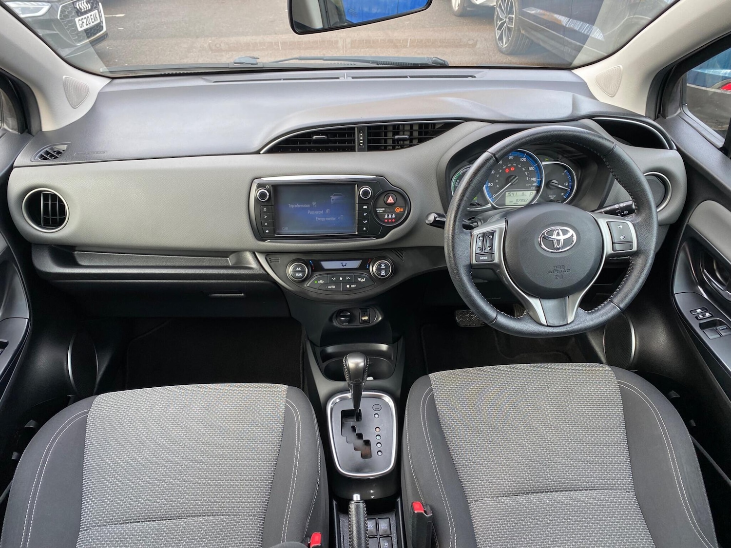 Used Toyota Yaris 2014 for sale - 77376979: Photo 2