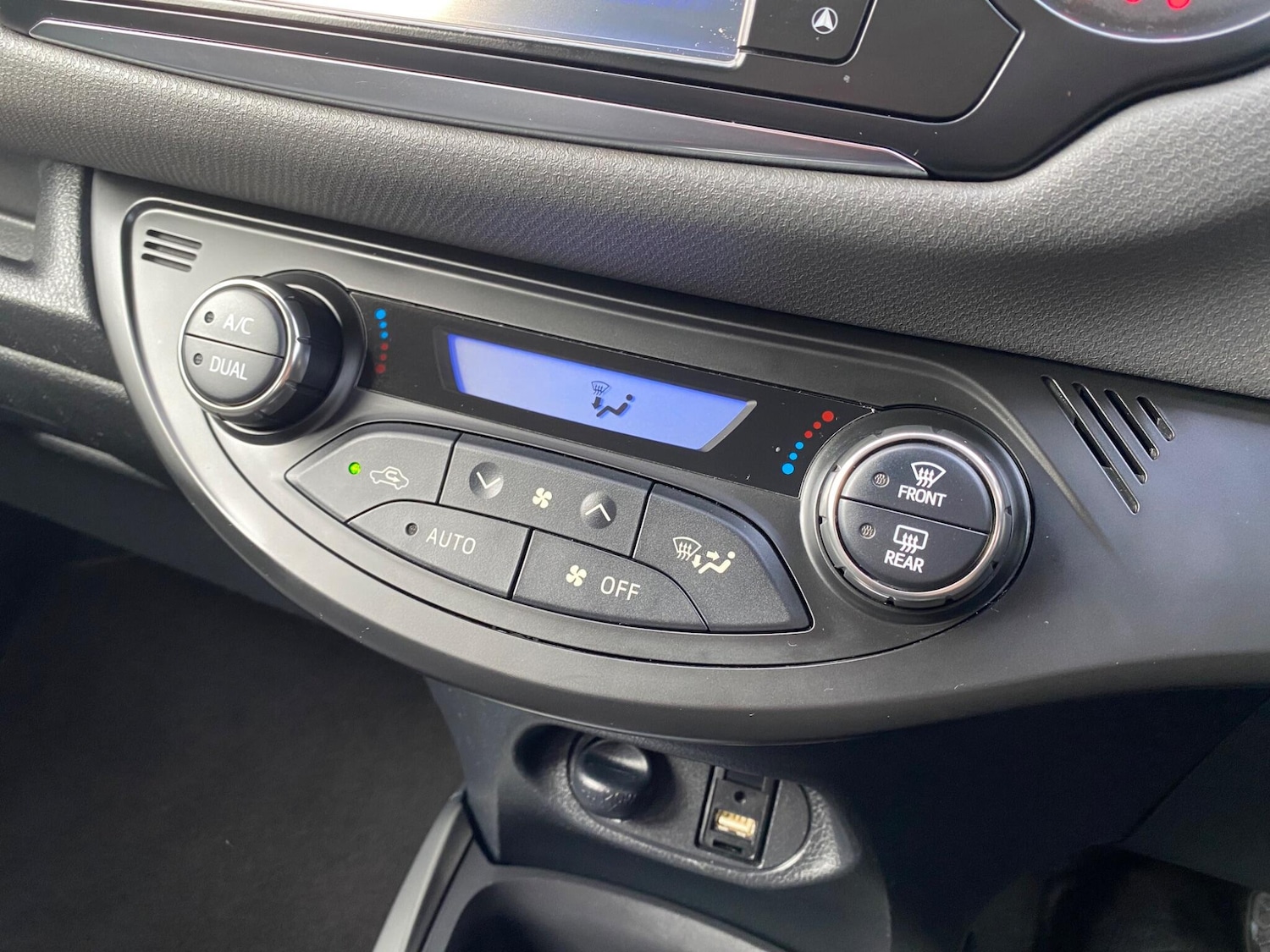 Used Toyota Yaris 2014 for sale - 77376979: Photo 22